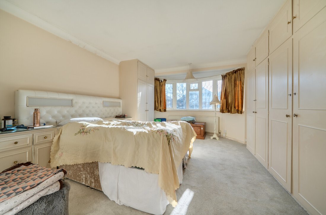 House in Barnet, England 3 - 17442524