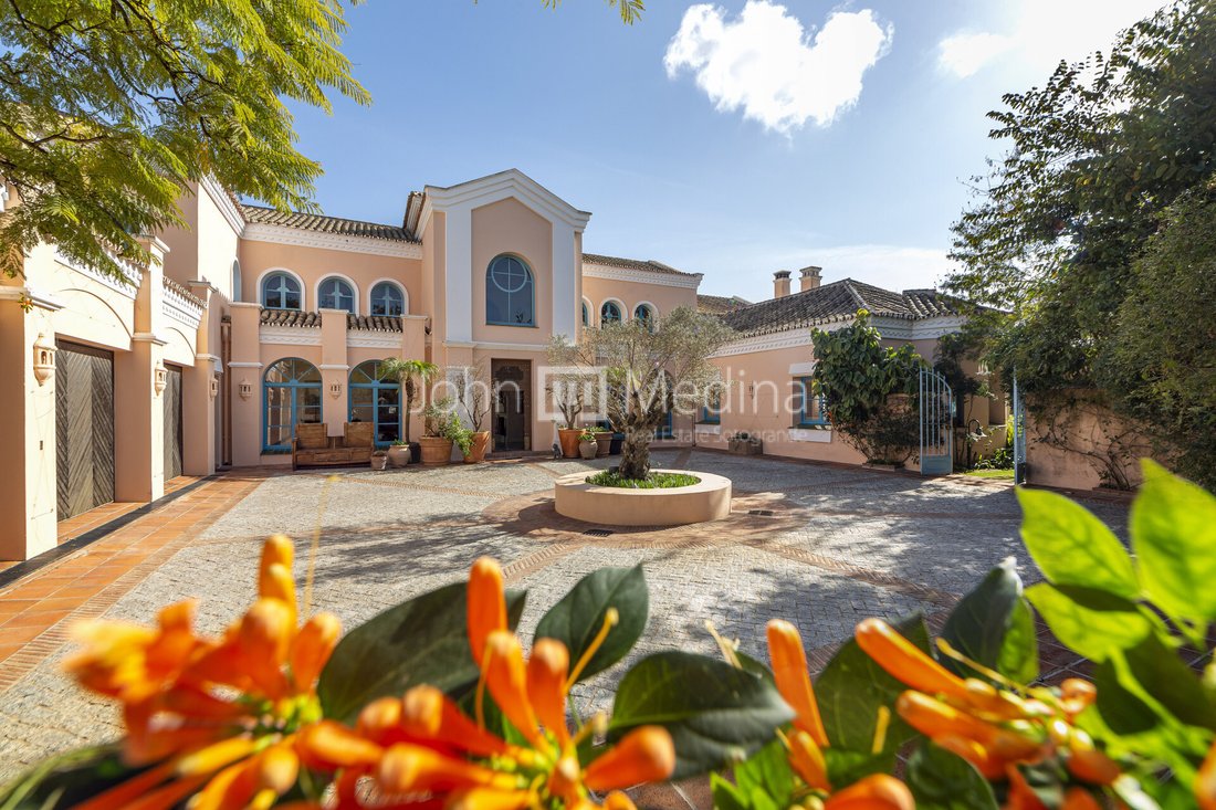 Villa in Sotogrande, San Roque, Andalusia 1 - 17443743