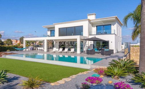 Villa in Carvoeiro, Algarve, Portugal 1