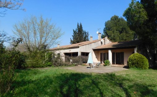 Villa in Arles, Provence-Alpes-Côte d'Azur, France 1