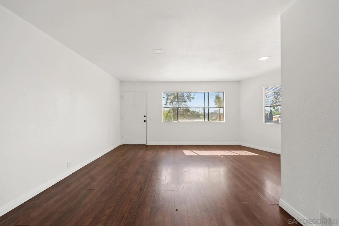 San Diego, California, United States 5 - 17442654
