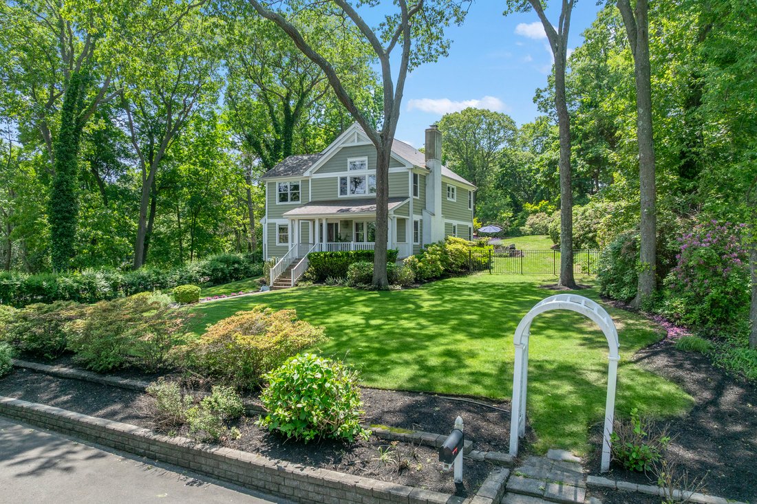 Northport, New York, United States 3 - 17443883