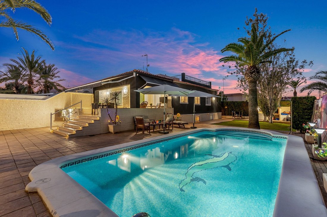 Chalet in Torrevieja, Valencian Community, Spain 2 - 17442893