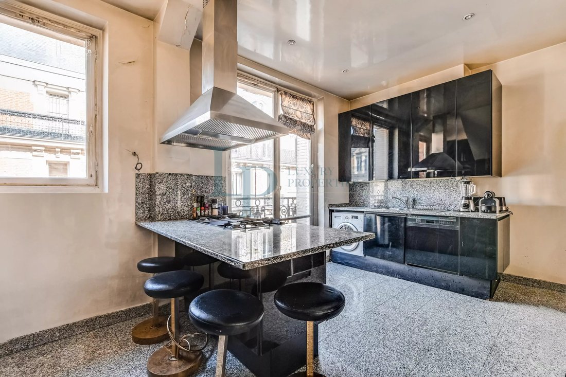 Apartment in Triangle d'Or, Paris 8e Arrondissement, Paris 5 - 17444756