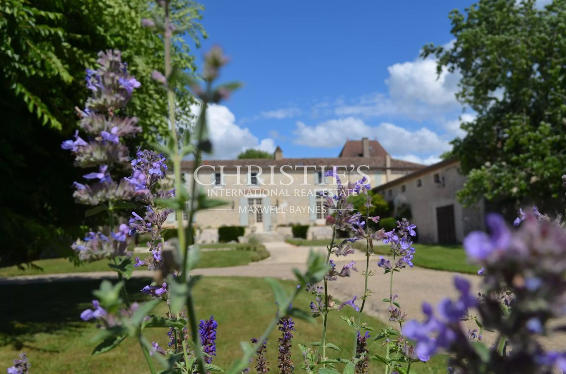 Farm Ranch in Sainte-Foy-la-Grande, Neu-Aquitanien, Frankreich 3 - 17444532