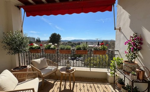 Apartment in Granettes-Jauberte-Sainte Anne, Aix-en-Provence, France 1