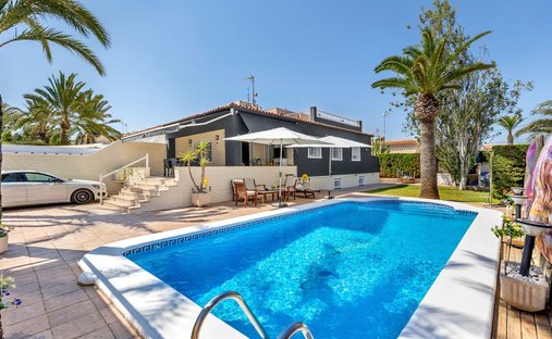 Chalet in Torrevieja, Valencian Community, Spain 1