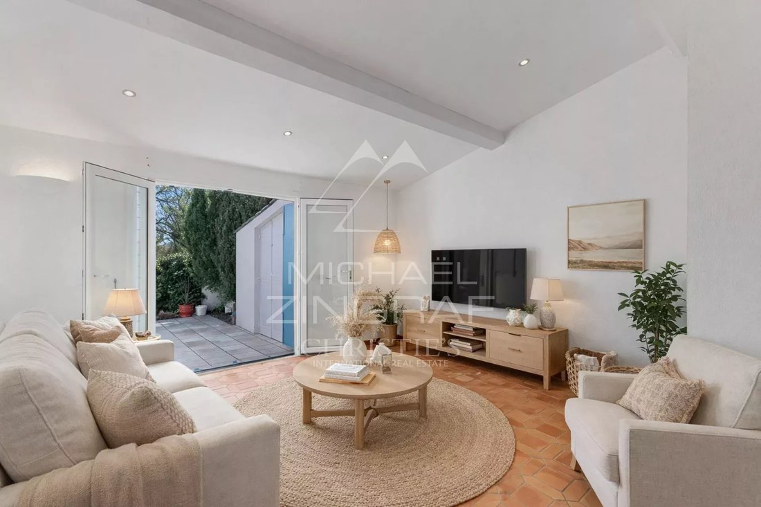 Villa in Grimaud, Provence-Alpes-Côte d'Azur, France 4 - 17444464
