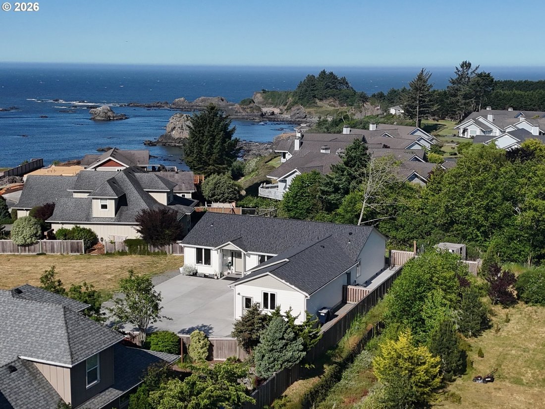 House in Brookings, Oregon, United States 1 - 17445586