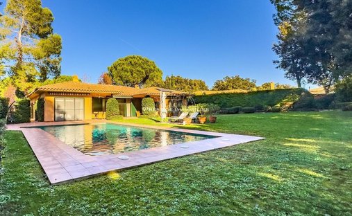 Villa en Navata, Cataluña, España 1