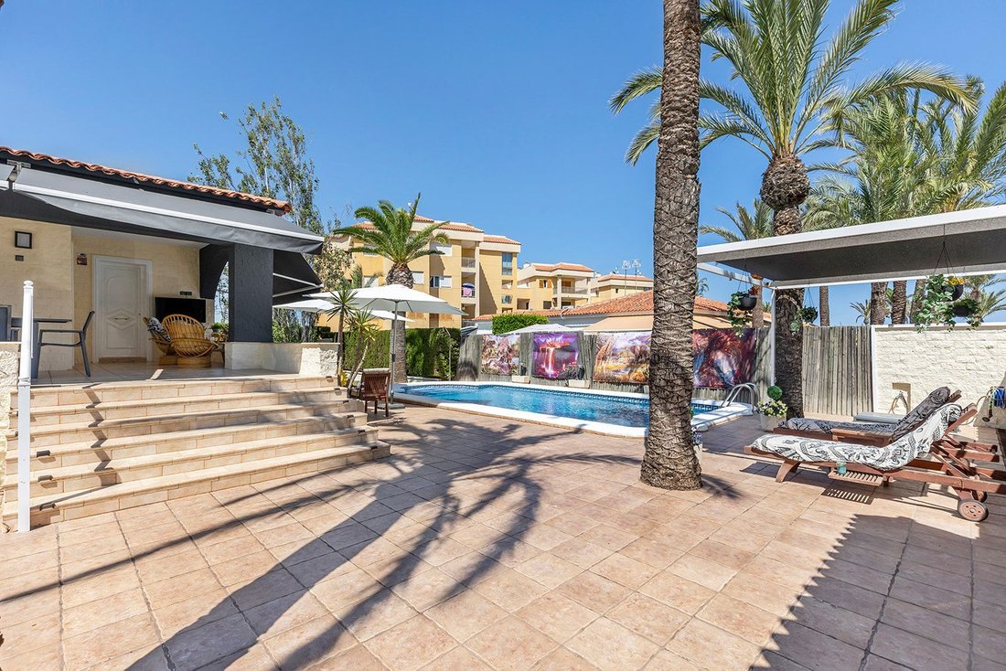 Chalet in Torrevieja, Valencian Community, Spain 3 - 17442893