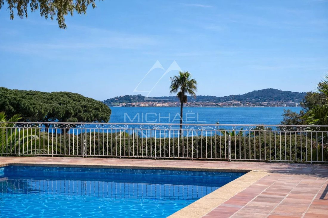 Villa in Grimaud, Provence-Alpes-Côte d'Azur, France 1 - 17444464