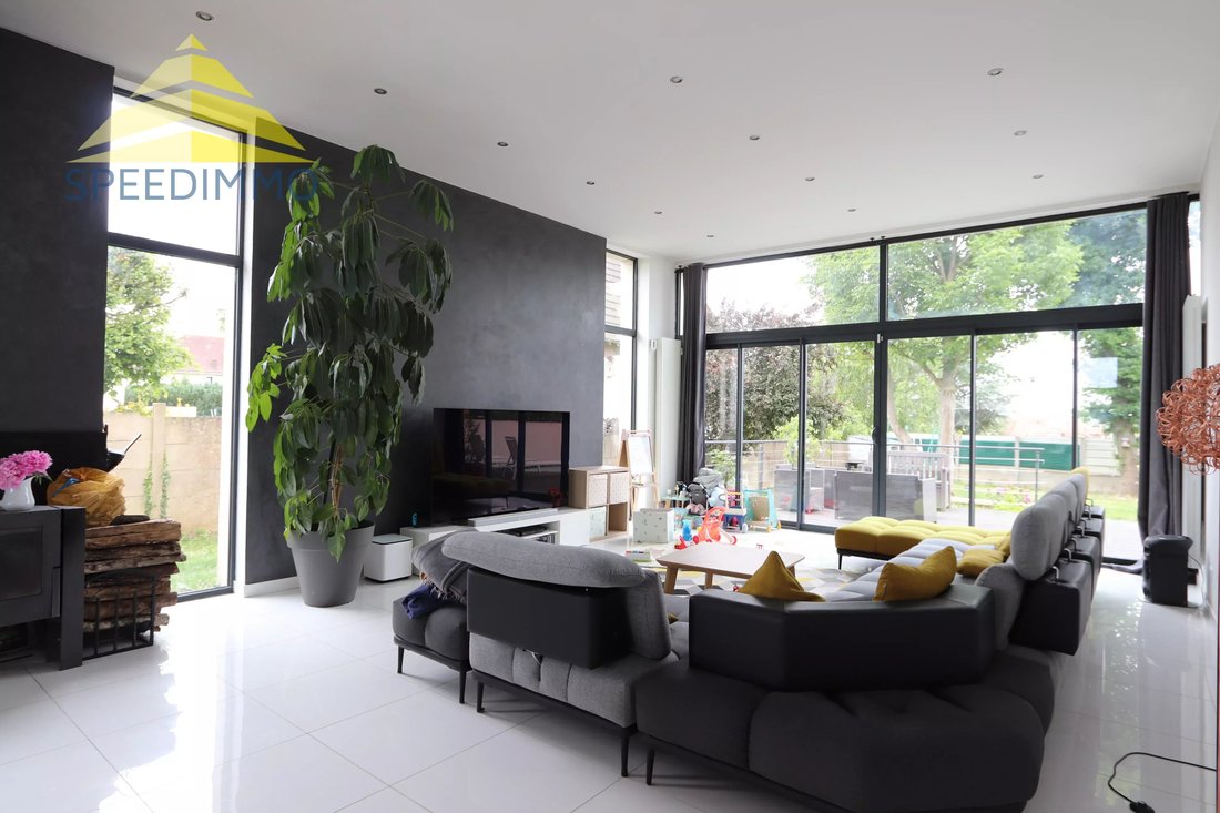 House in Varennes-Jarcy, Ile-de-France, France 2 - 15742451