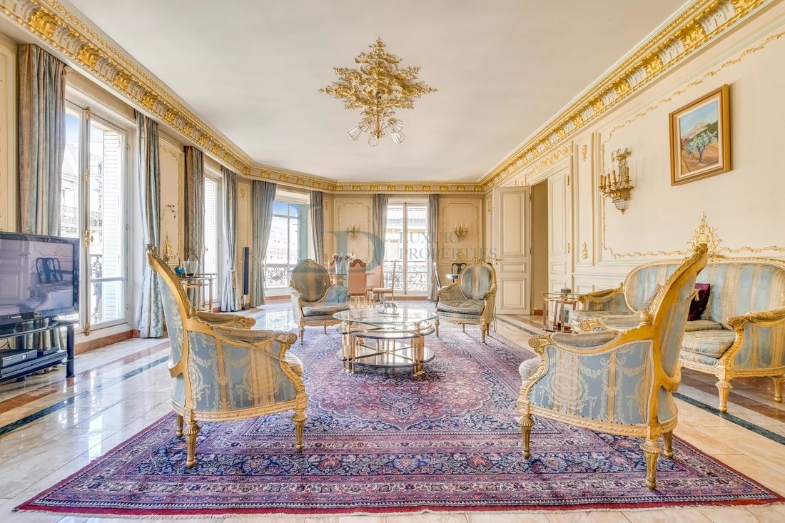 Apartment in Triangle d'Or, Paris 8e Arrondissement, Paris 1 - 17444756