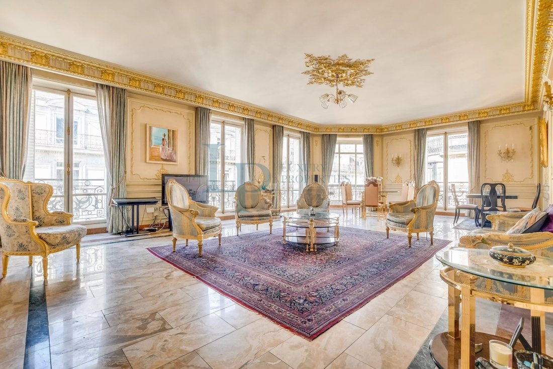 Apartment in Triangle d'Or, Paris 8e Arrondissement, Paris 3 - 17444756