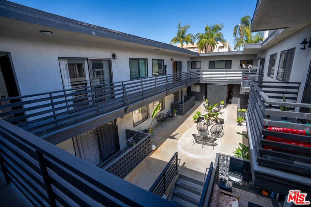 Los Angeles, California, United States 5 - 17445891