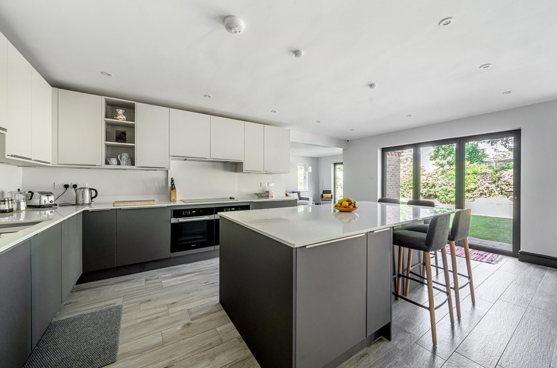 House in Horsell, Woking, England 4 - 17446197