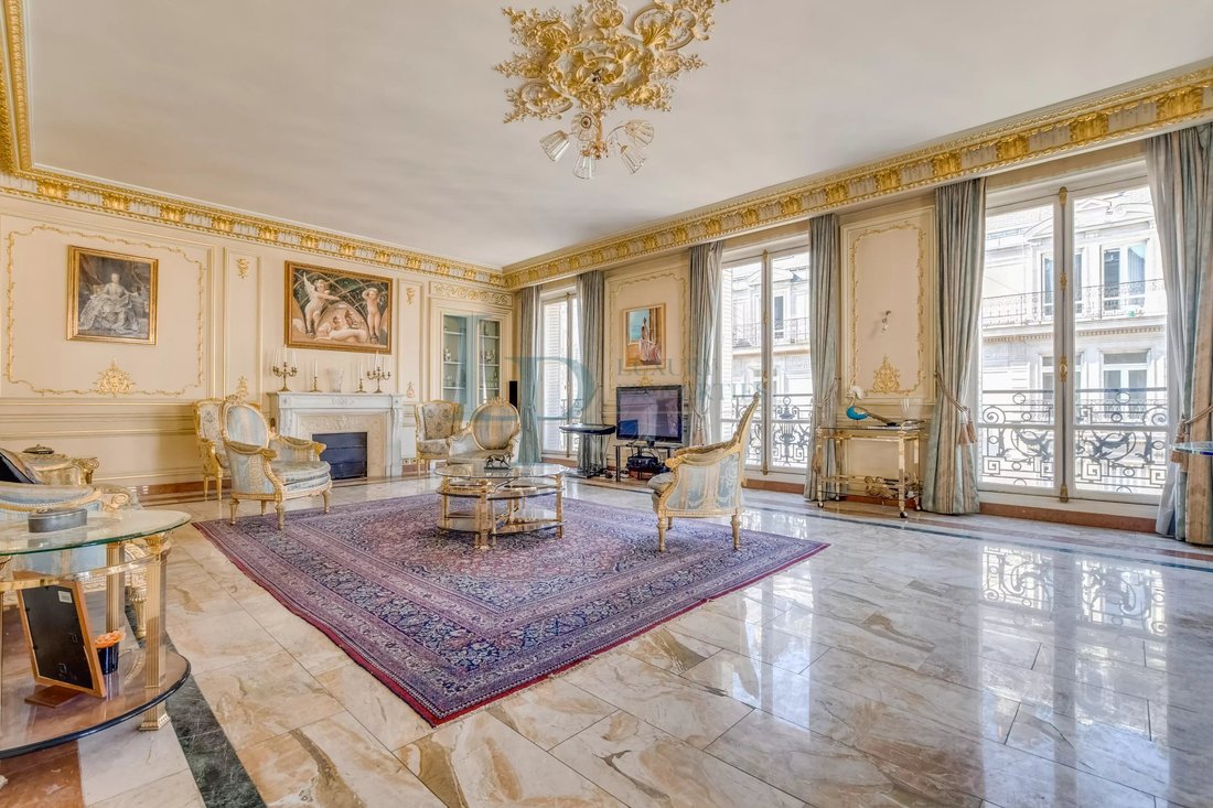 Apartment in Triangle d'Or, Paris 8e Arrondissement, Paris 4 - 17444756