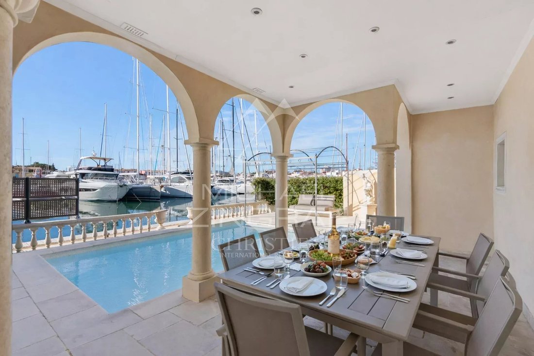 Villa in Port Grimaud, Grimaud, Provence-Alpes-Côte d'Azur 3 - 17444471