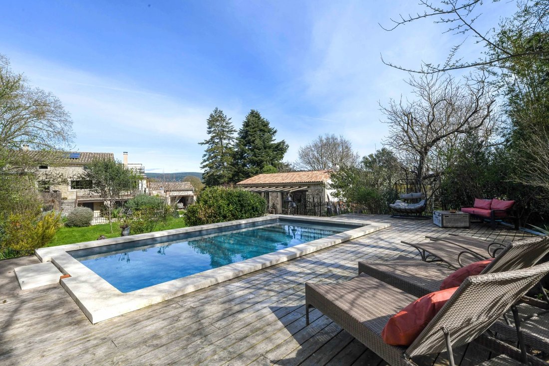Estate in Uzès, Occitania, France 1 - 17447196