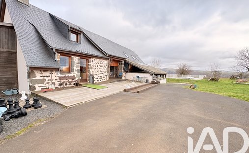 House in Saint-Martin-Valmeroux, Auvergne-Rhône-Alpes, France 1