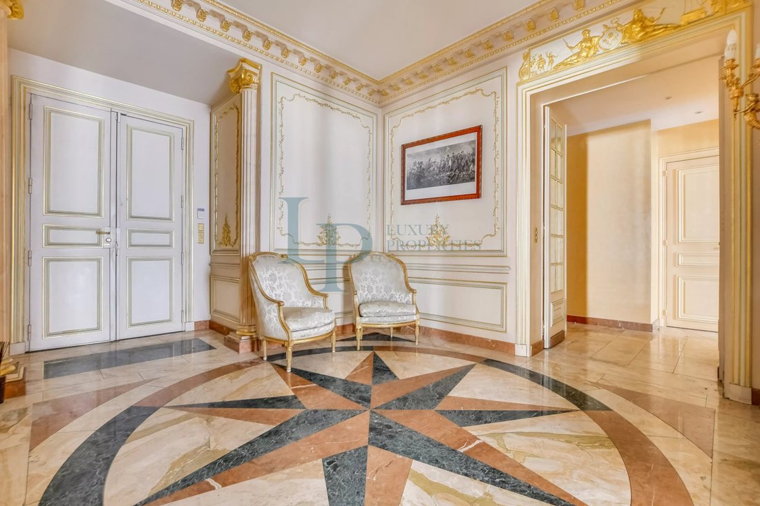 Apartment in Triangle d'Or, Paris 8e Arrondissement, Paris 2 - 17444756
