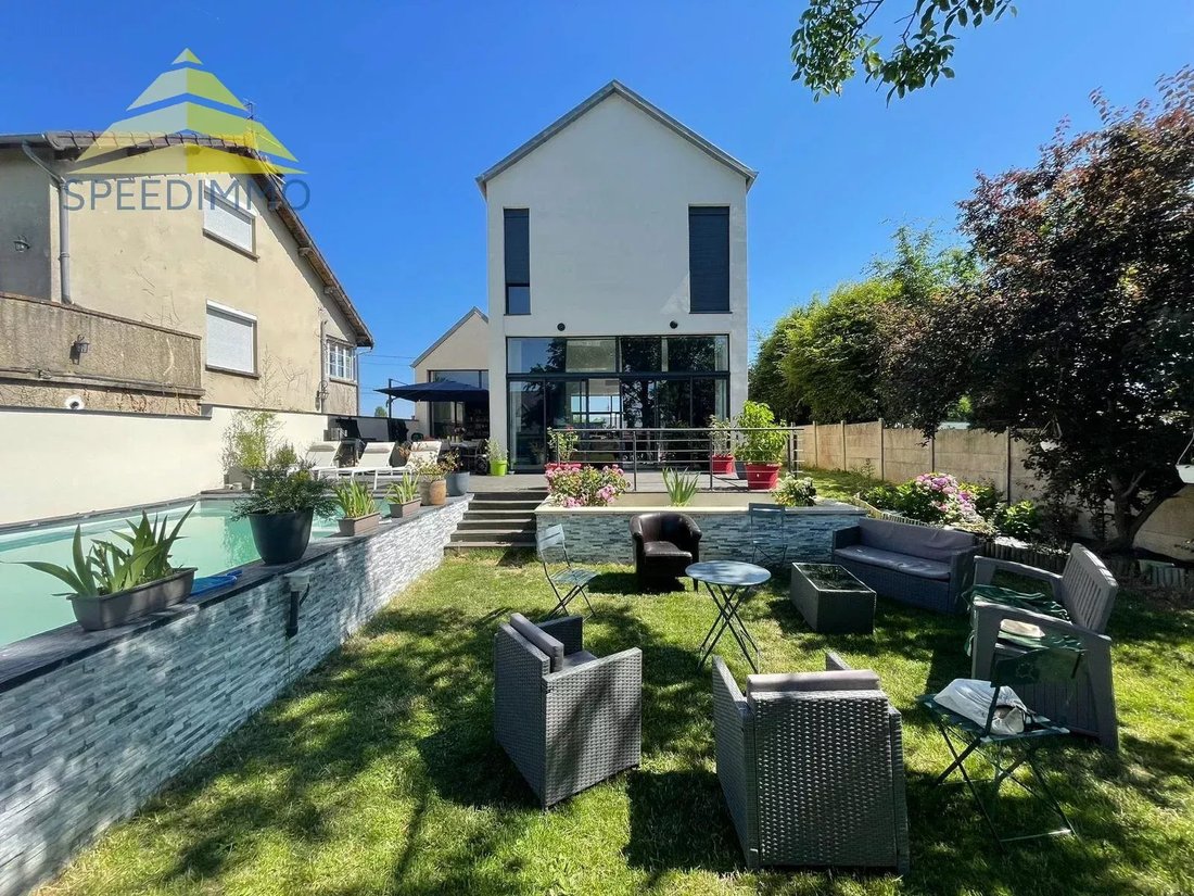 House in Varennes-Jarcy, Ile-de-France, France 1 - 15742451