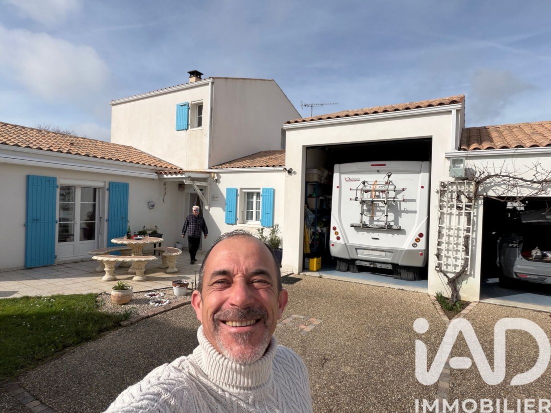 House in Saint-Georges-d'Oleron, Nouvelle-Aquitaine, France 1 - 17445760
