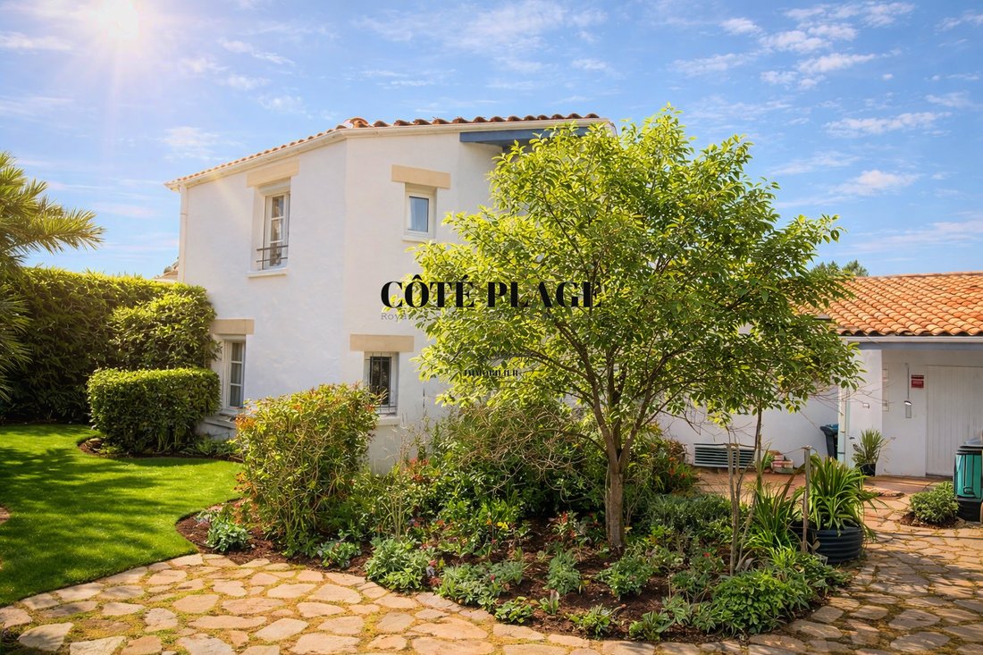 House in Vaux-sur-Mer, Nouvelle-Aquitaine, France 1 - 17407980