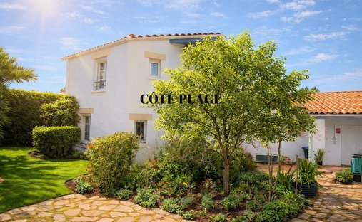 House in Vaux-sur-Mer, Nouvelle-Aquitaine, France 1