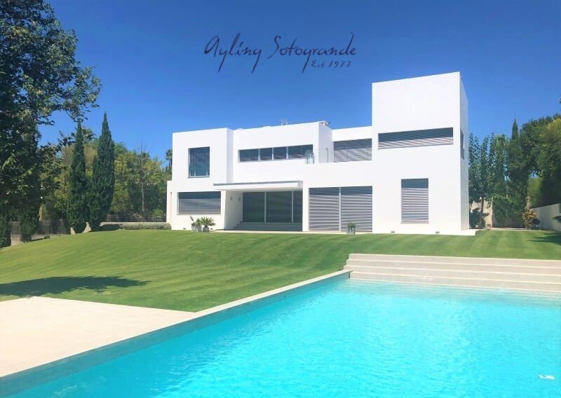 Villa in Sotogrande, San Roque, Andalusia 1 - 17443950