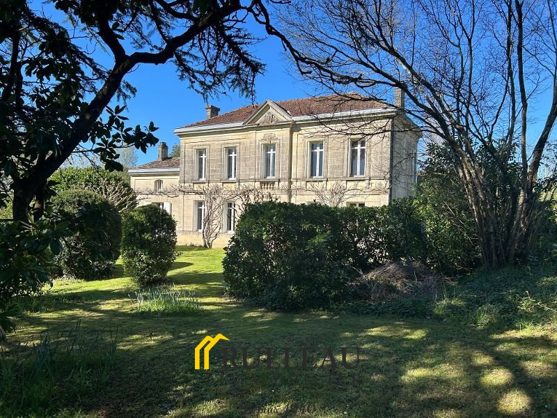 Estate in Nord Est, Saint-André-de-Cubzac, France 1 - 17446833