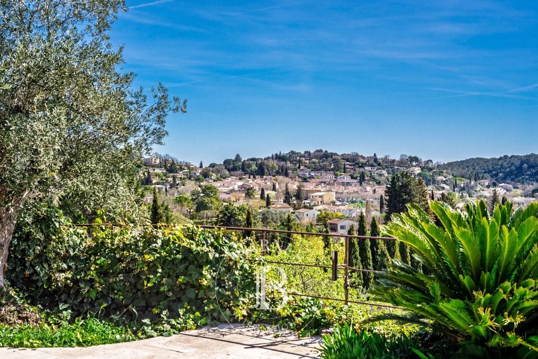 Villa in Châteauneuf-Grasse, Provence-Alpes-Côte d'Azur, France 2 - 17443301