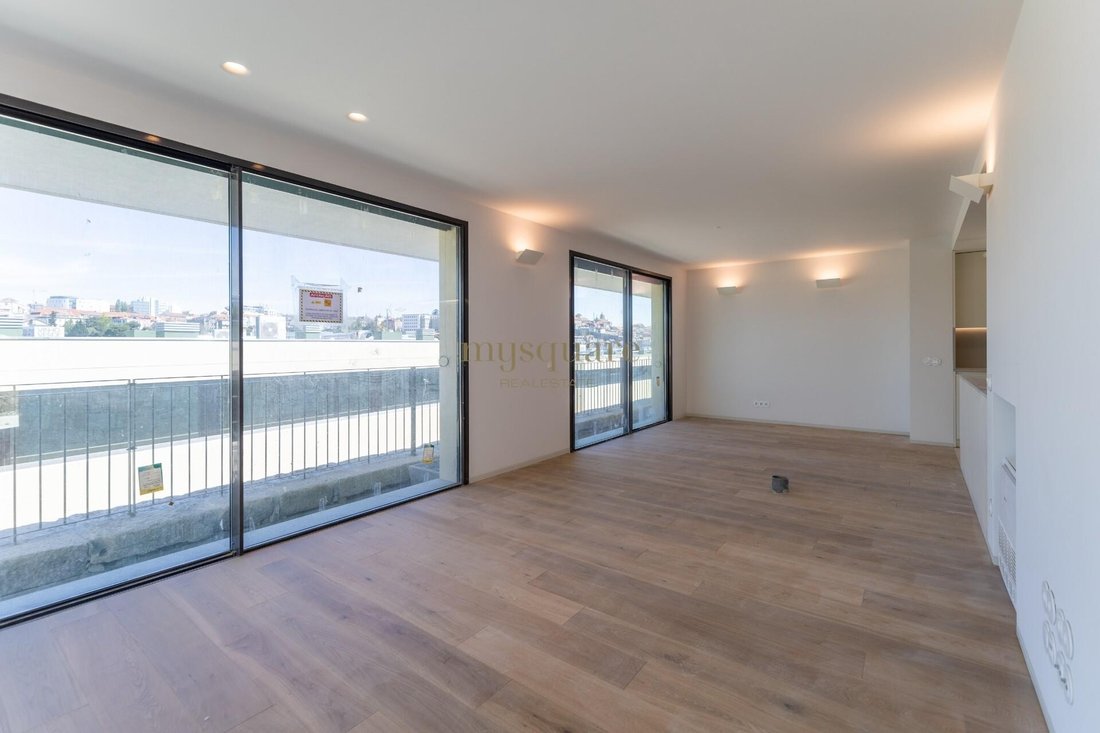 Apartment in Santa Marinha e Sao Pedro da Afurada, Porto District, Portugal 2 - 17446214