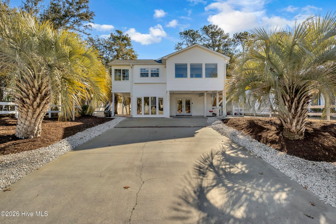House in Oak Island, North Carolina, United States 1 - 17442598