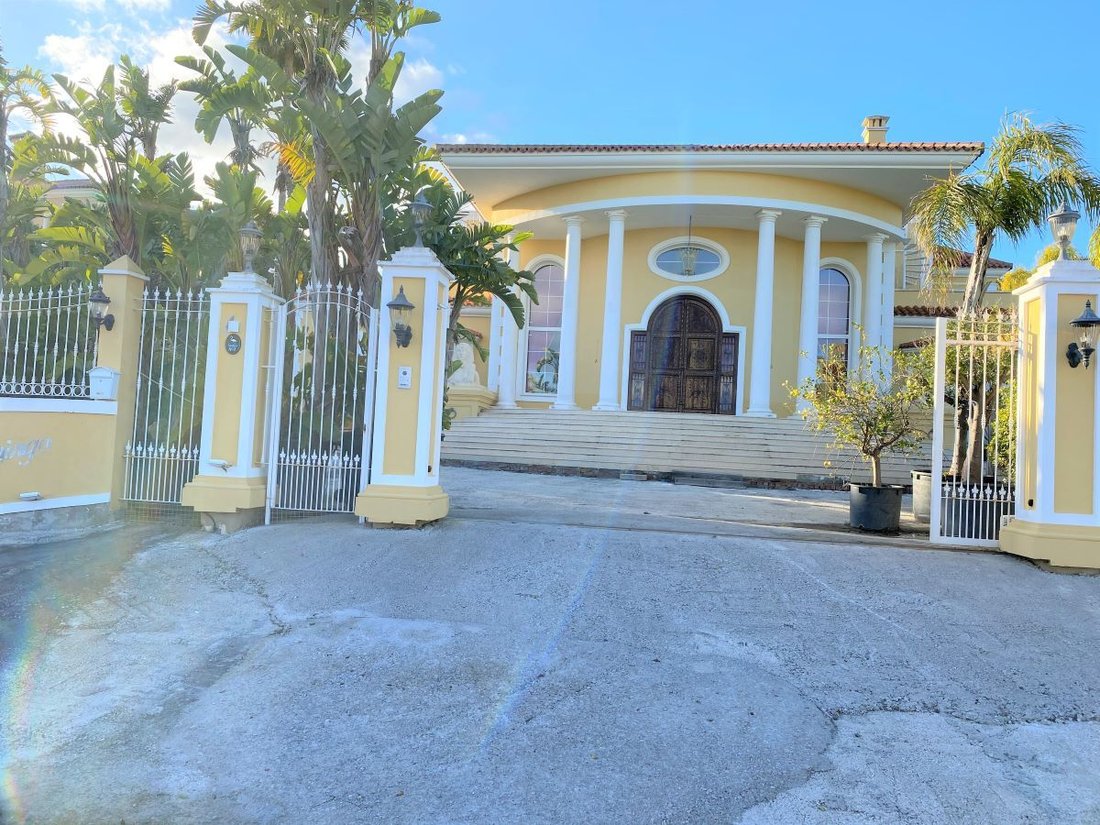 Villa in Sotogrande, San Roque, Andalusia 2 - 17443769