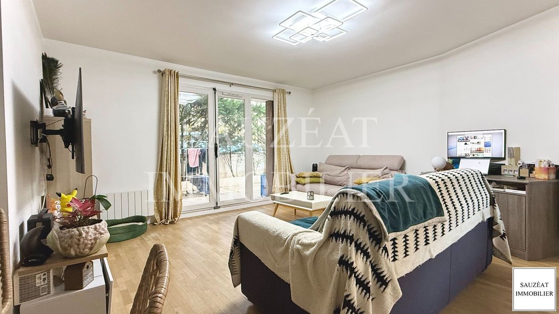 Apartment in Espaces Jeunes, Issy-les-Moulineaux, France 2 - 17446893