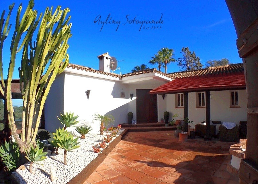 Villa in Sotogrande, San Roque, Andalusia 2 - 17443736