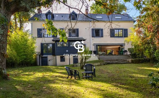 Estate in Suce-sur-Erdre, Pays de la Loire, France 1