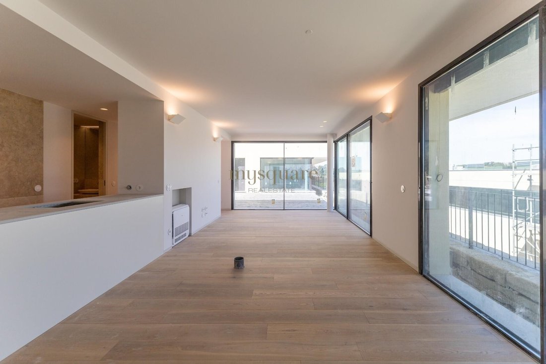 Apartment in Santa Marinha e Sao Pedro da Afurada, Porto District, Portugal 1 - 17446214