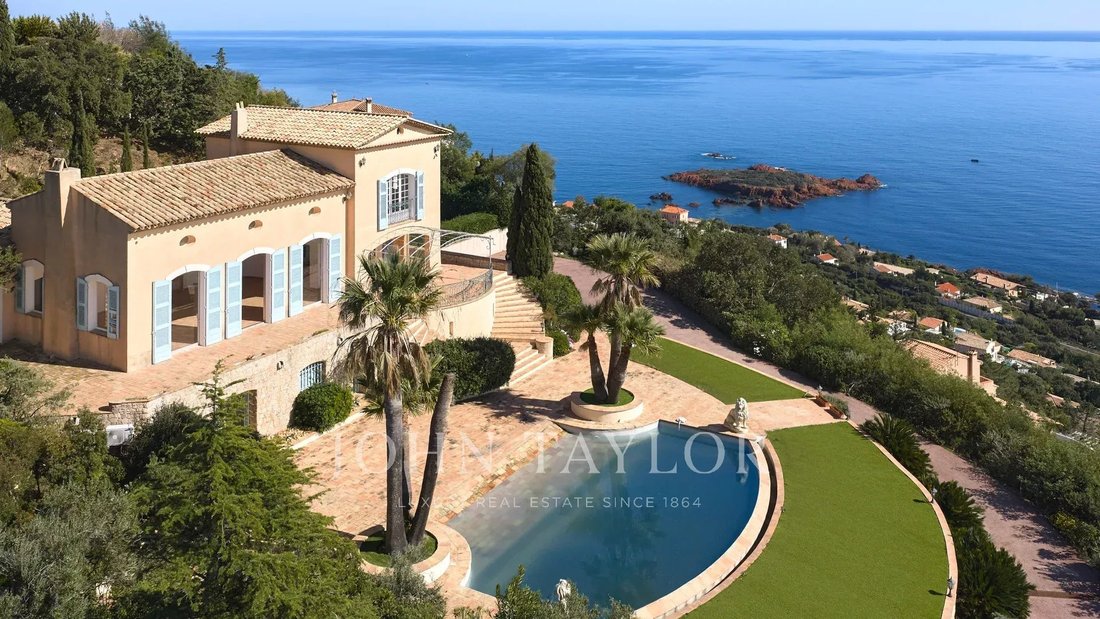 House in Le Dramont-Agay-Anthéor-Le Trayas, Saint-Raphaël, France 1 - 17134346