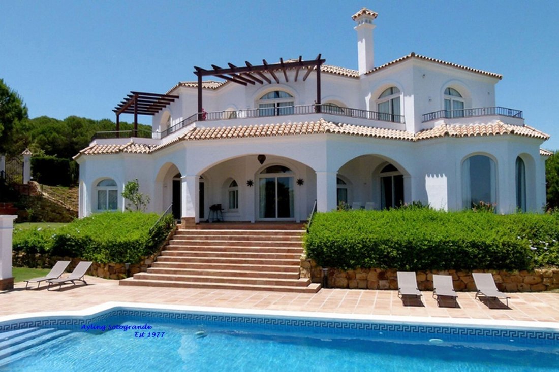 Villa in Sotogrande, San Roque, Andalusia 1 - 17442809