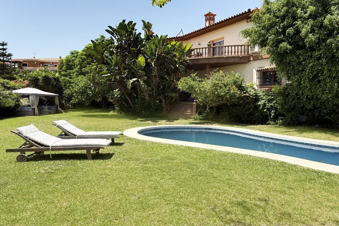 Villa in Arroyo de la Miel, Benalmadena, Andalusia 2 - 17443451