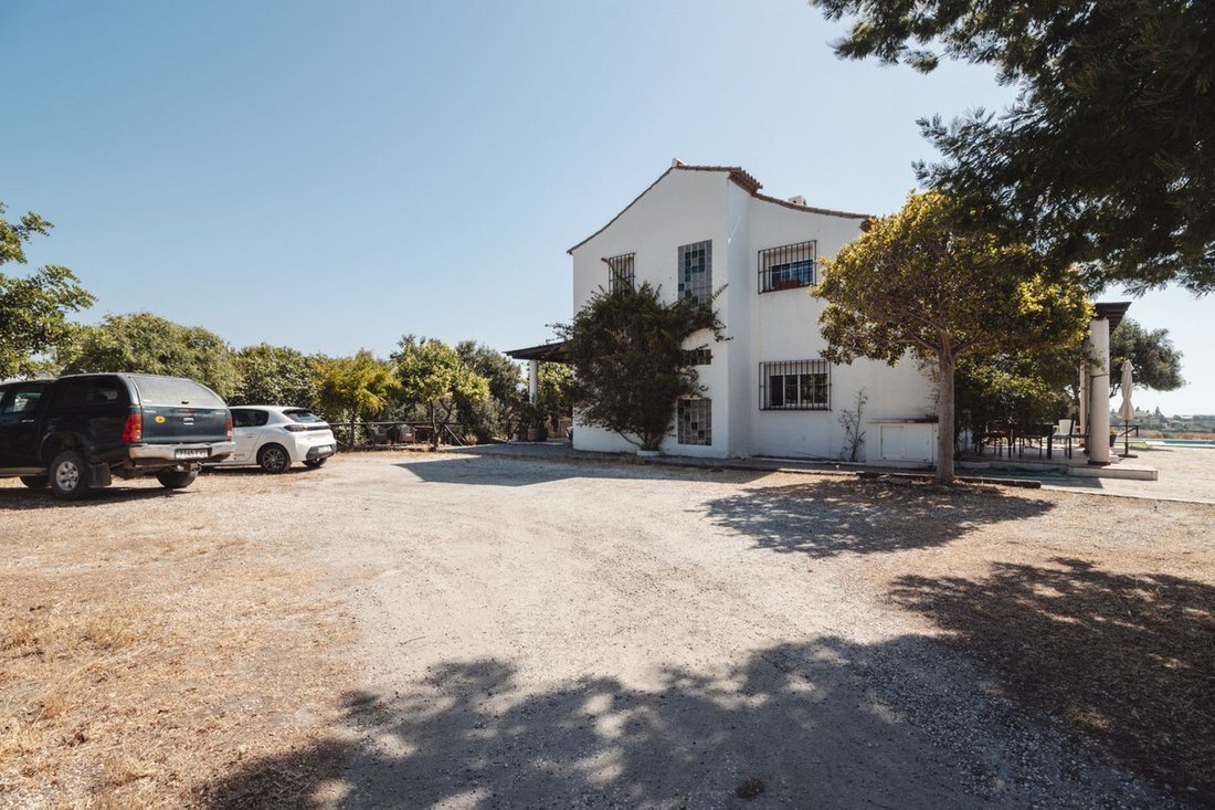 Villa in Estepona, Andalusia, Spain 1 - 17443053