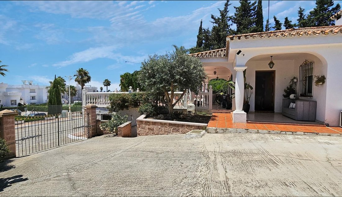 Villa in Estepona, Andalusia, Spain 3 - 17443302