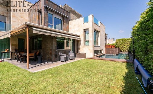 House in Santa Cruz de Bezana, Cantabria, Spain 1