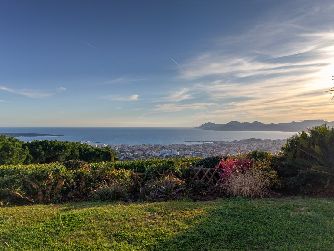 House in Saint Nicolas, Cannes, France 1 - 17447260