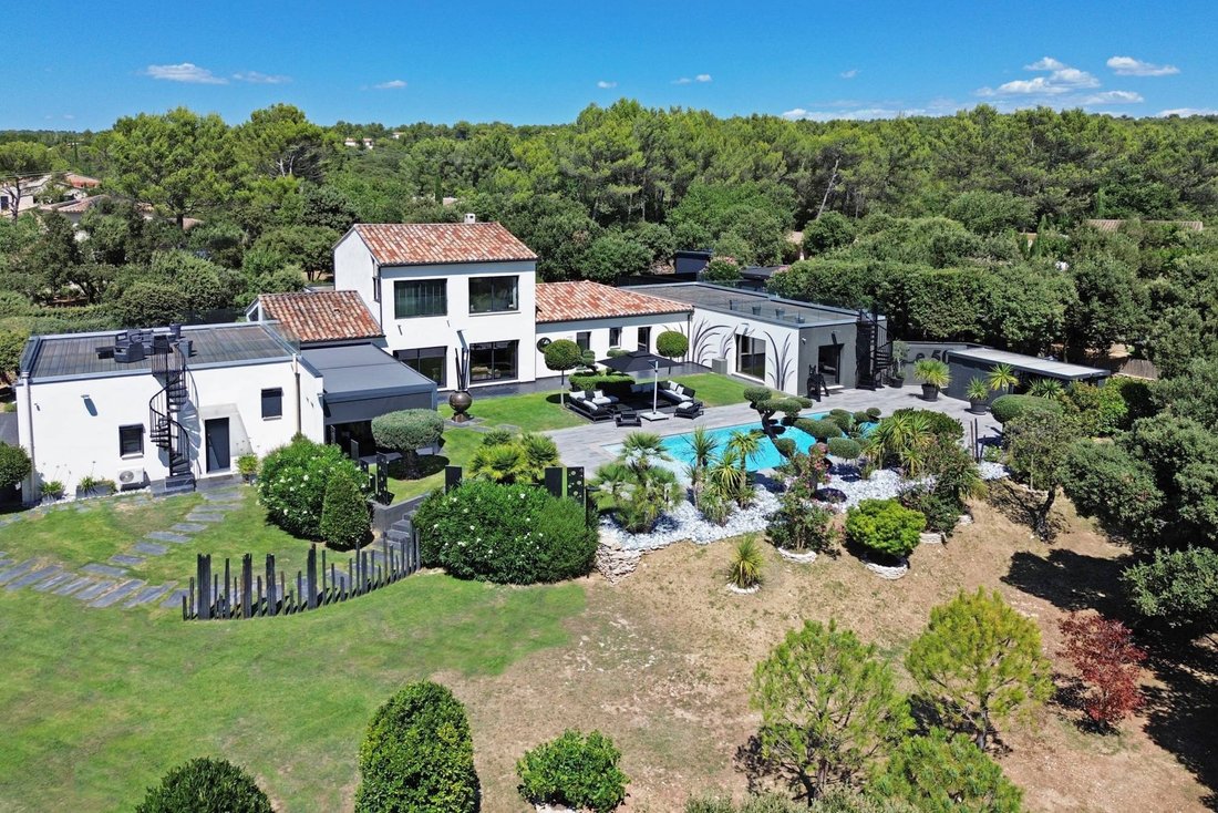 House in Gordes, Provence-Alpes-Côte d'Azur, France 1 - 17444077