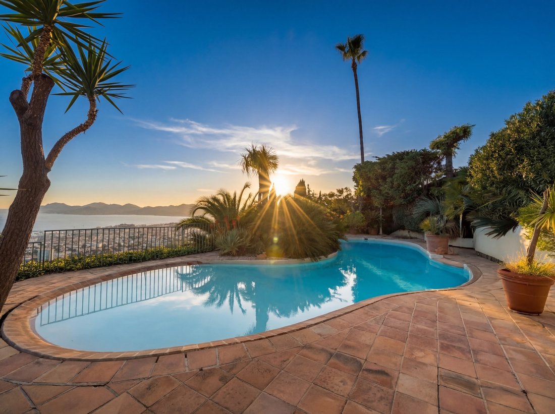 House in Saint Nicolas, Cannes, France 3 - 17447260