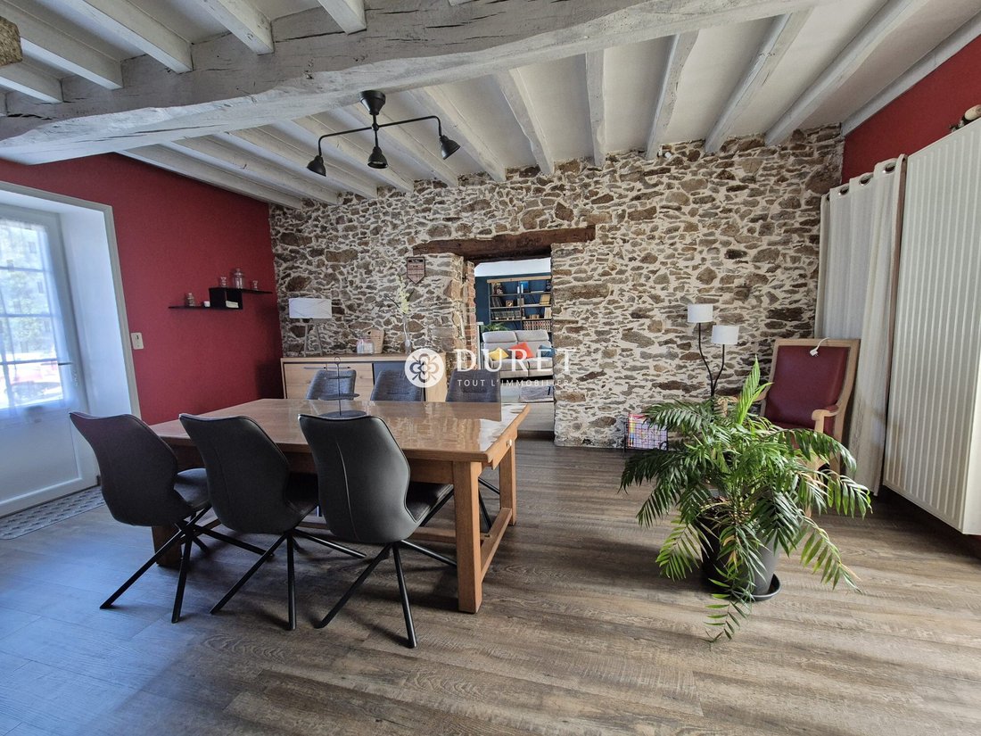 House in Sainte-Flaive-des-Loups, Pays de la Loire, France 1 - 17448236